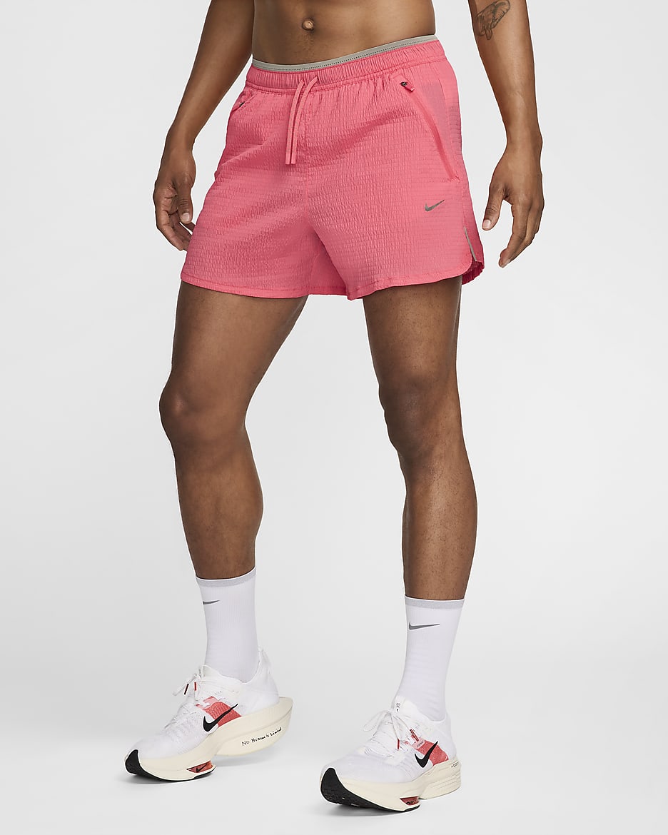 Shorts de correr Dri FIT de 13 cm con forro de ropa interior para hombre Nike Stride Running Division. Nike